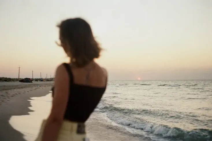 la cool girl at california beach