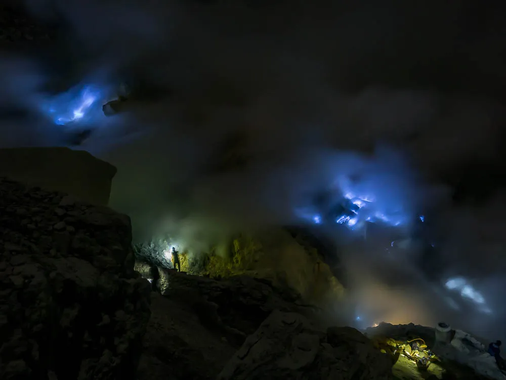 PRACTICAL GUIDE: Kawah Ijen sulphur mine, Indonesia with or without a tour