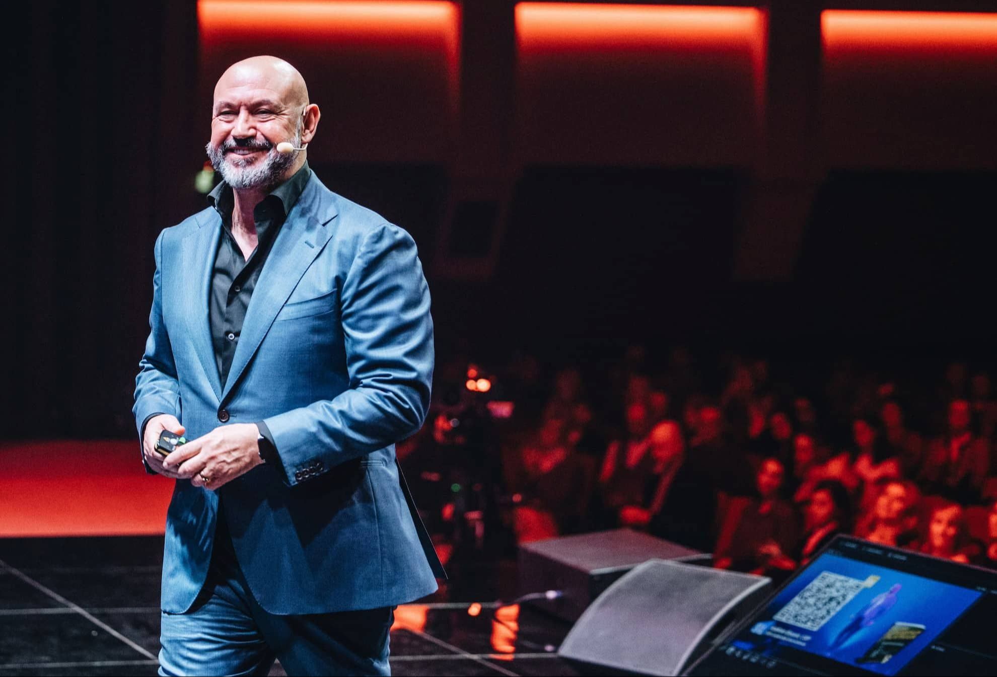 Andrew Bryant motivational speaker presenting at London conference