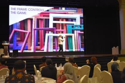 Singapore Motivational Speaker, Andrew Bryant give a Keynote Speech